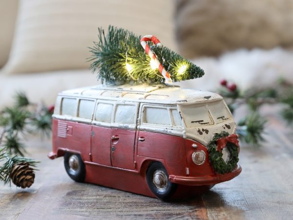 Vintage Bus mit Weihnachtsbaum mit LED H12cm antique cherry von Chic Antique