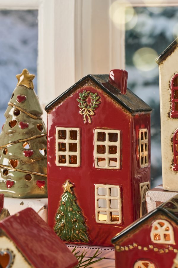 Keramikhaus für Teelicht Stillenat Tannenbaum vor dem Haus – Bild 2