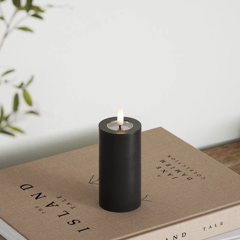 LED Stumpenkerze schwarz 5 x10 cm – Bild 4
