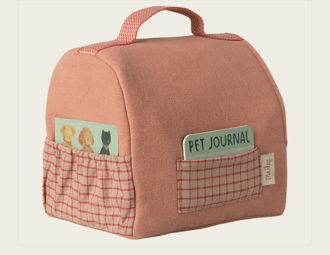 Maileg Welpentasche Klein 2 ass. Koralle und Blau – Tragetasche für Welpen – Bild 3