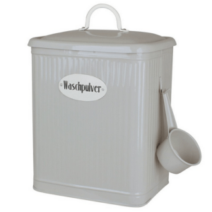 Mit einer Höhe von 30 cm bietet die Waschpulver-Dose ausreichend Platz für gängige Waschpulver-Mengen, sodass du nicht ständig nachfüllen musst.