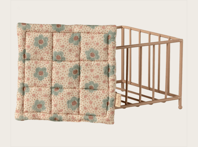 Maileg Laufstall „Playpen 2 ass. : My - Rose und Micro-dunkles Powder – Bild 4