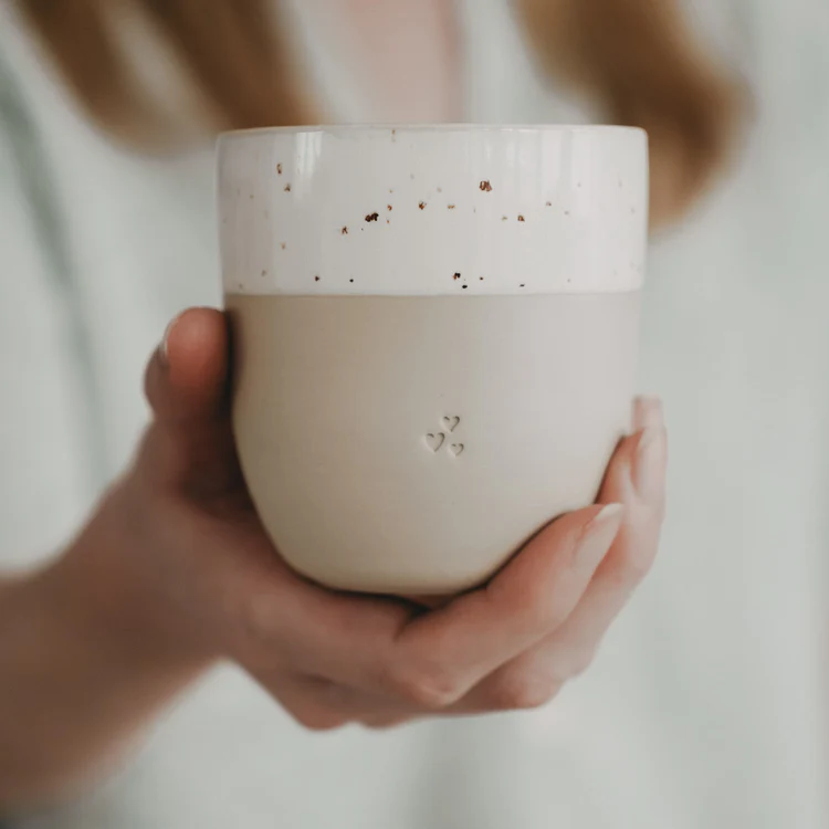 Eulenschnitt kleiner Becher „Kleine Herzen“.