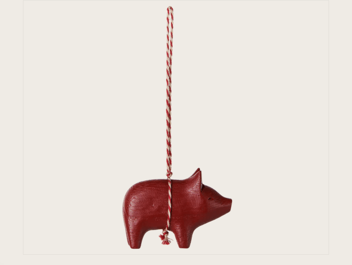 Maileg Holz-Ornament "Schwein", rot und natur – Bild 3